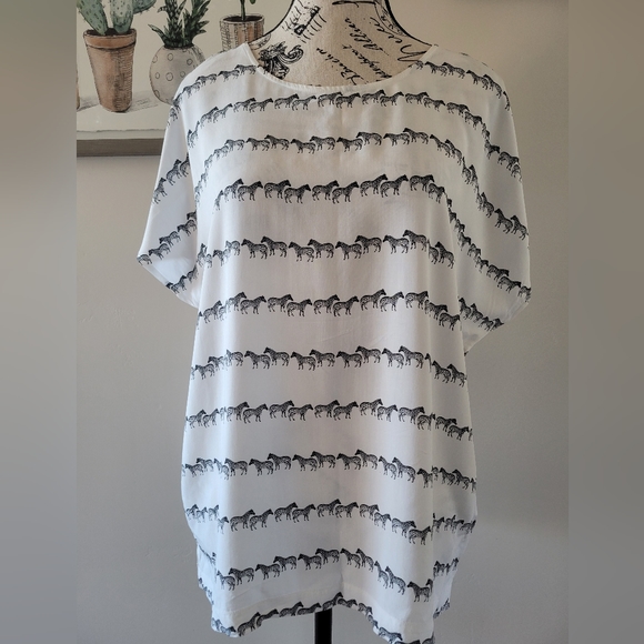 Jane and Delancey Tops - Jane and Delancey Zebra Top , Size M , White with Zebra Graphics